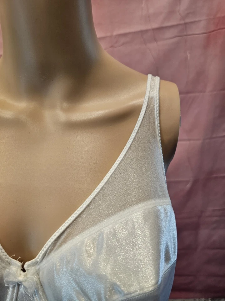 Vtg Wonderbra Bra Padded  Shimmer Glossy Color WHITE  SZ 36D  - Image 2 of 4