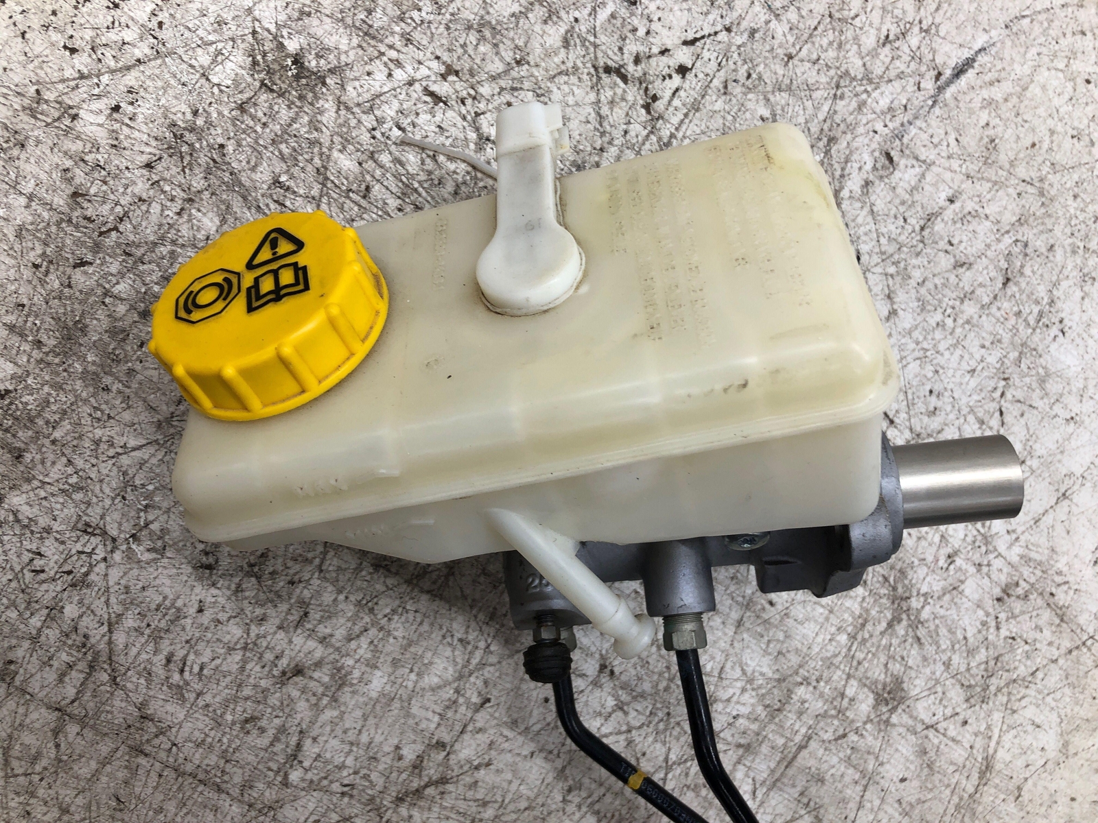 ASTON MARTIN RAPIDE MASTER BRAKE CYLINDER W/ RESERVOIR OEM