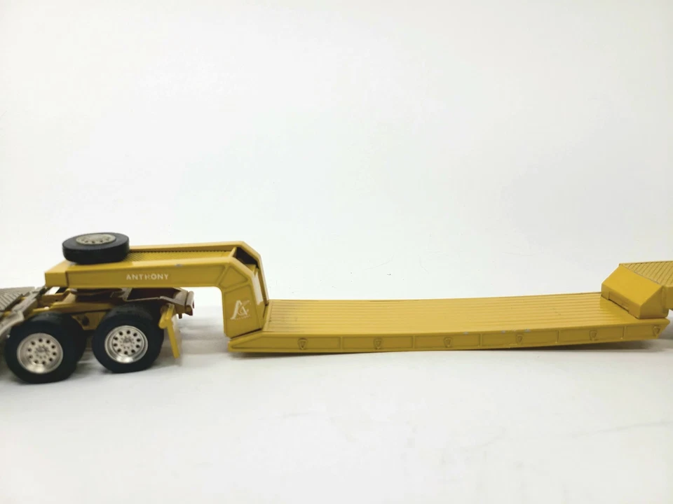 Kenworth K100 6x4 Sleeper with Lowboy Trailer Yellow ASAM Smith 1:48 Scale Model - Image 4 of 4