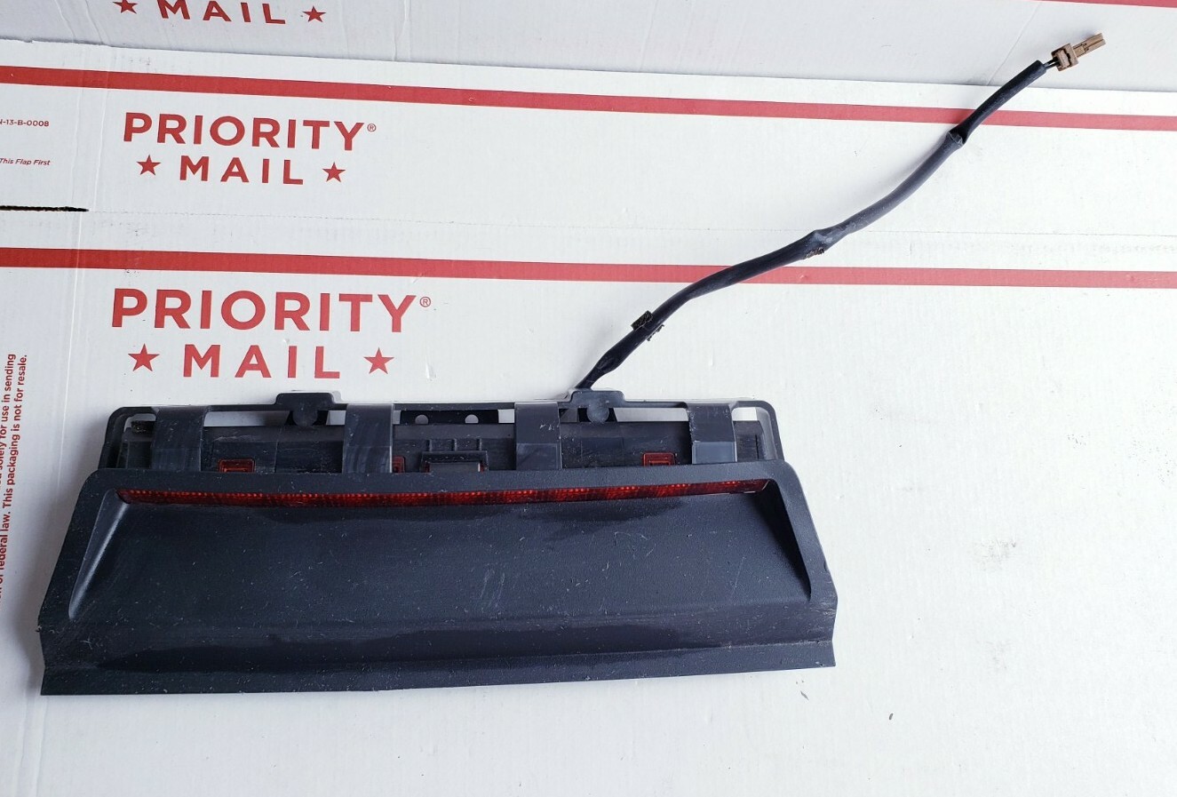 08 09 10 11 12 13 INFINITI G35 G37 SEDAN 3RD REAR BRAKE LIGHT ASSEMBLY