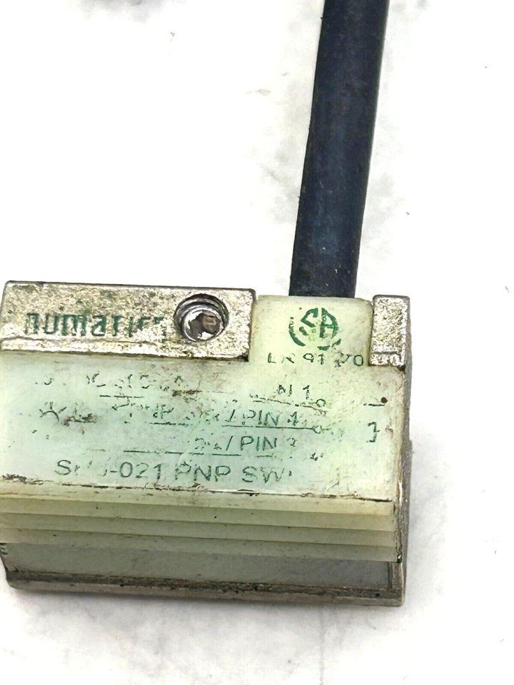Lot of 2 Numatics SH6-021 PNP SWITCH Pre-owned - Image 4 of 4