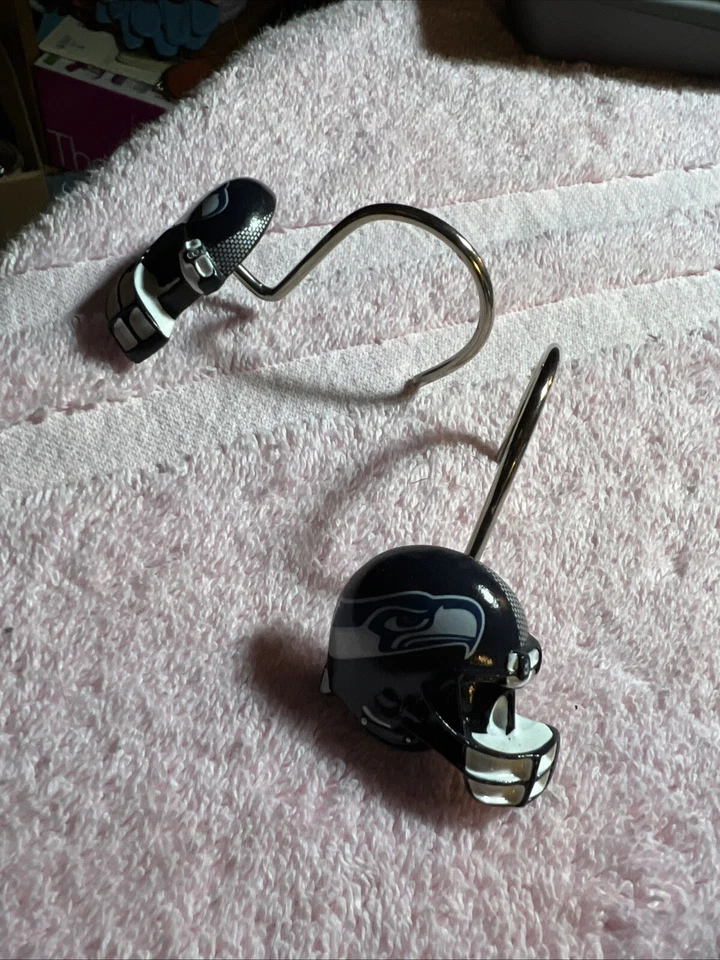 6 anéis de gancho cortina de chuveiro capacete de futebol americano NFL Seattle Seahawks - Imagem 2 de 4