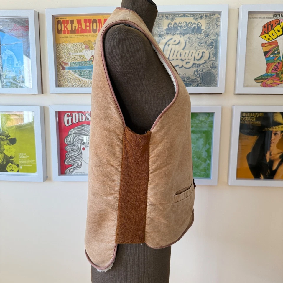 Vintage Canadian Caribou tan suede look sherpa vest zip front Large - Image 3 of 4