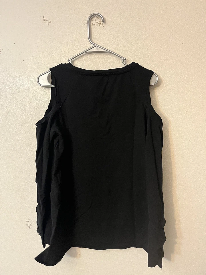 Blusa VINCE CAMUTO manga longa ombro frio preta média - Imagem 3 de 4