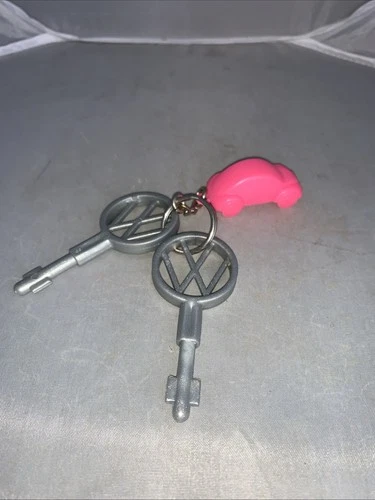 2 VTG Barbie 2000 VW Volkswagen Beetle Bug Car Replacement Trunk Key & KeyChain
