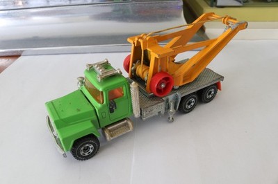 Siku 2917 Mack Abschleppwagen Wrackwagen grün mit orangem Ausleger