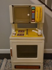 RARE!! VINTAGE LITTLE TIKES KITCHEN Stove / Sink / Microwave / Oven / Pantry