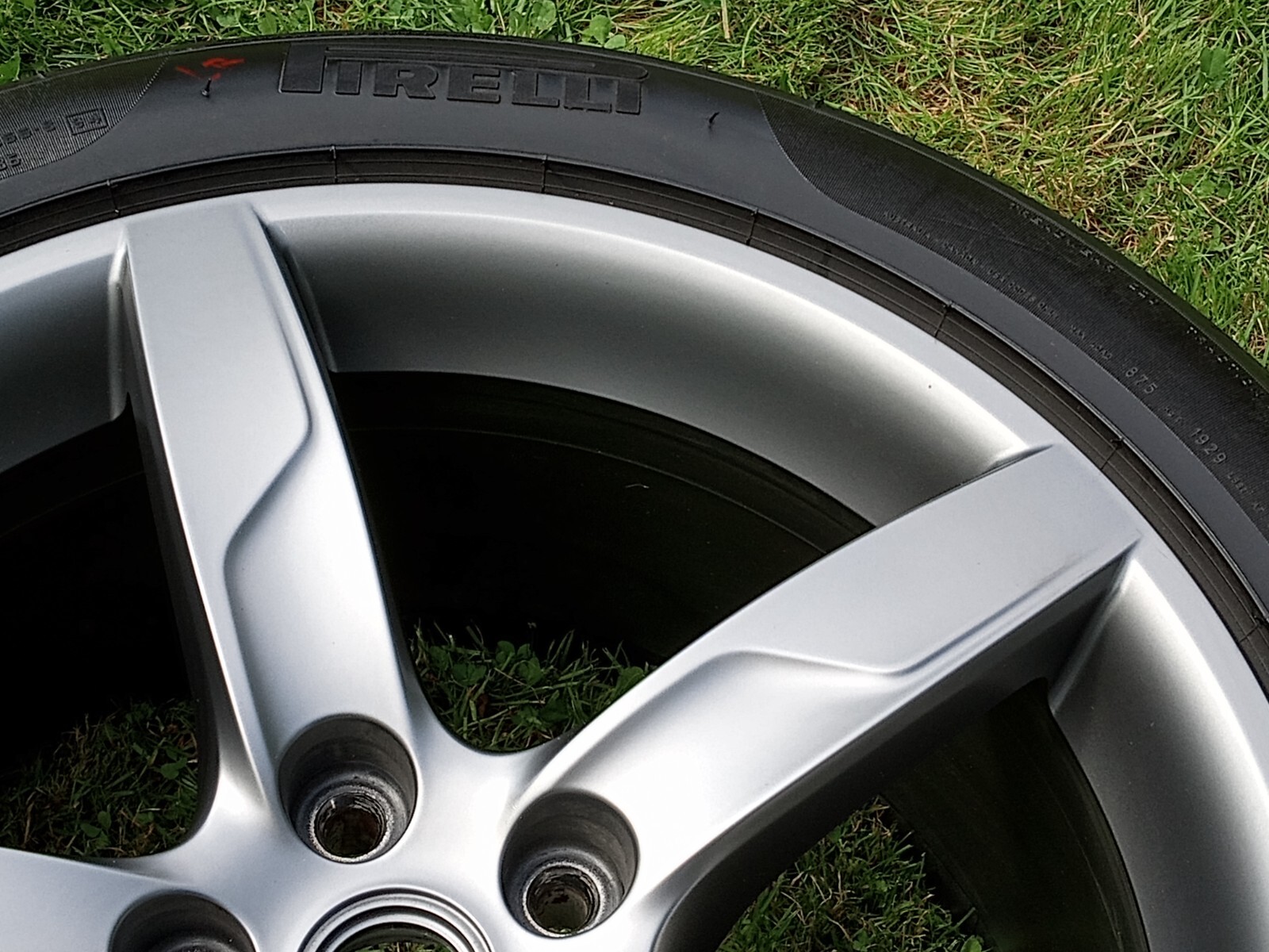 Ferrari California T Wheels_Set 4_8×19″_10×19″_Pirelli Tires_301960_291342_OE