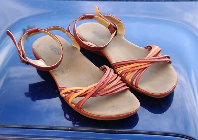 peach sandals flat