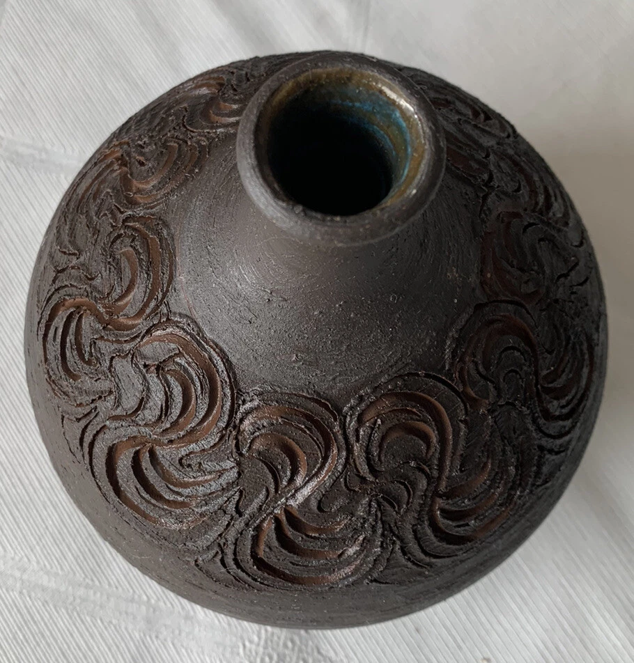 Sehr Schöne Alte Verzierte Tonvase Handarbeit getöpfert braun Höhe 11 cm vintage - Bild 3 von 4