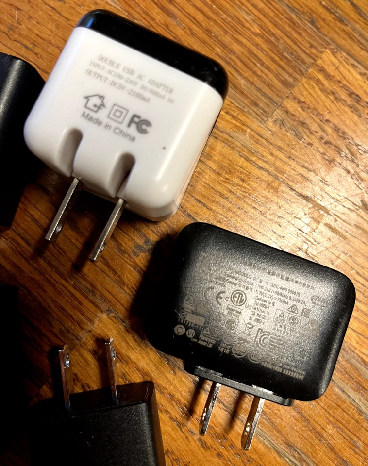 LOTE DE 7 adaptadores de alimentación cargador de teléfono USB Plantronics ROKU Asus varios Foto 2 de 4