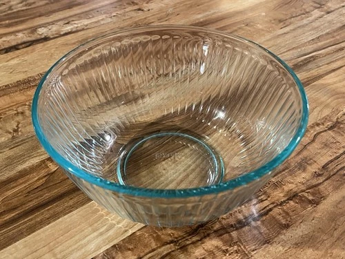 pyrex Ribbed Glass Mixing Bowl 7403-S 10 Cup/2.5L (Blue Tint)