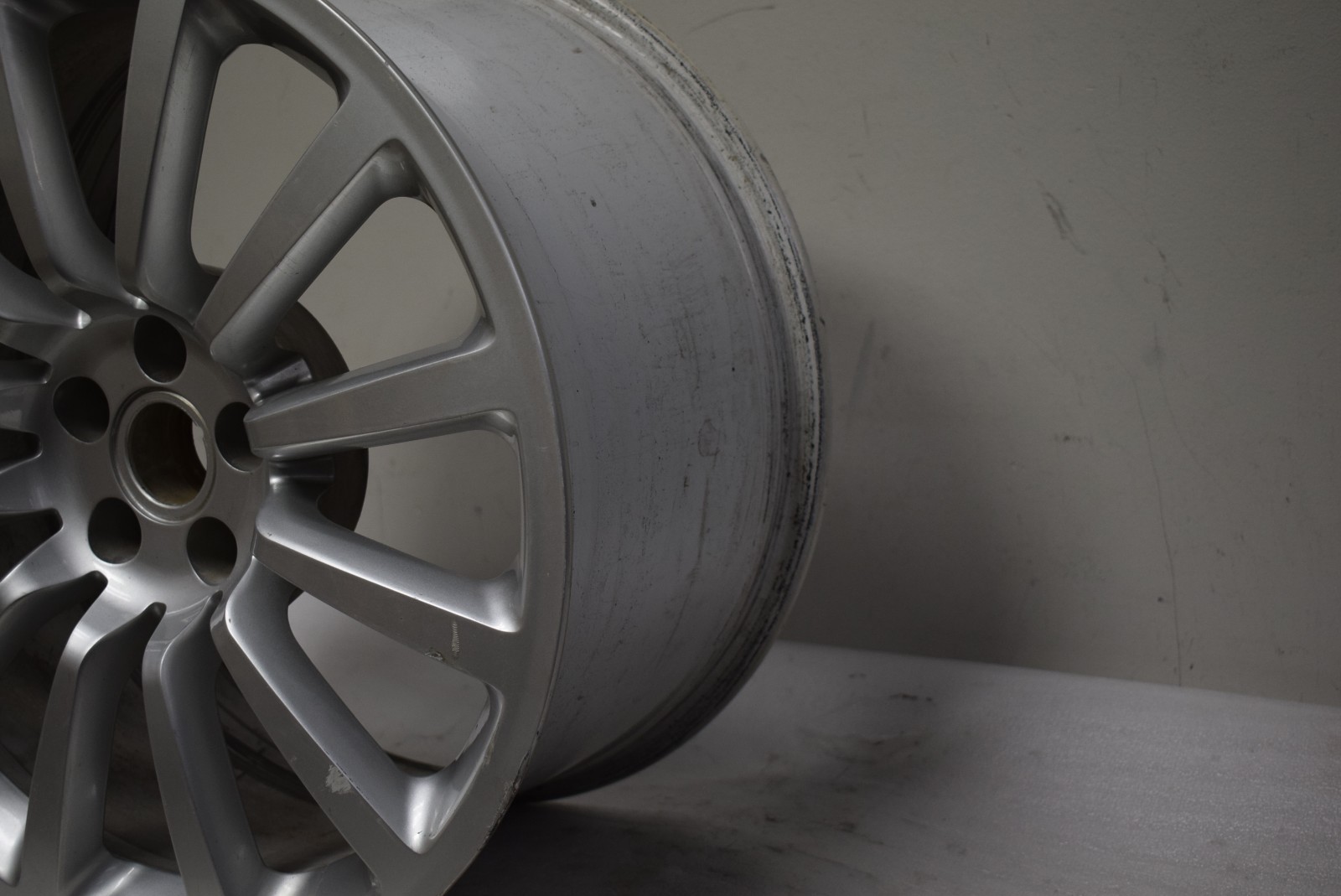 ASTON MARTIN DB9 REAR WHEEL 10JX19 FACTORY OEM