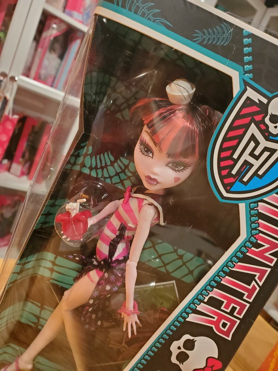 VERY RARE! 2011 DRACULAURA SKULL SHORES W/NO VERBIAGE! | eBay