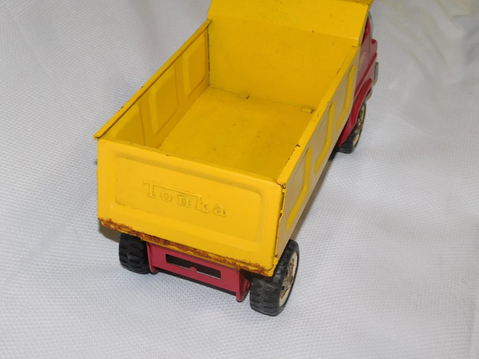 20 世纪 70 年代 Tonka 燃气轮机自卸车红色和黄色复古 — 第 4/4 张图片