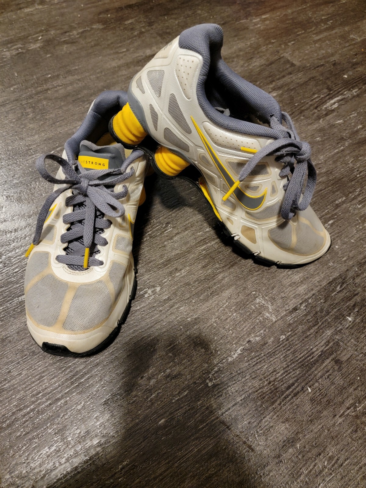 NIKE LIVESTRONG SHOX TURBO+ Sneakers 