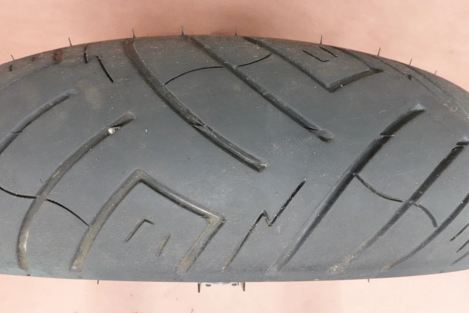 Шина с передним ободом колеса 2012-2016 Harley Davidson FLHX Street Glide 130/70 B18 - Изображение 2 из 4