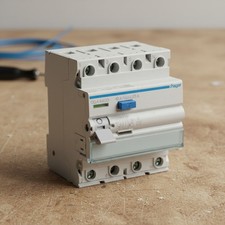 FI-Schutzschalter 4pol 40A 30mA Hager Cda440d