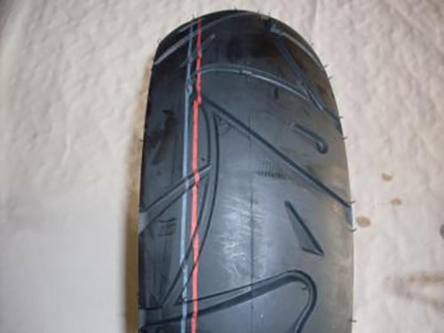 Pneu 130-70-13 Kyoto pour Scooter Aprilia 200 Atlantic 2003 à 2006 AR Neuf