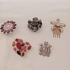 Set of Four Brooches and One Decorative Hair Comb - Vintage - Unbranded