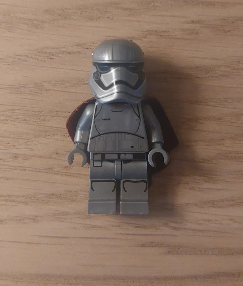 LEGO Star Wars Minifigur Captain Phasma - Set 75103 Figur sw0684 - Bild 1 von 4