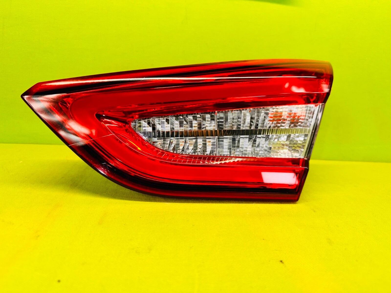 2013 - 2016 MASERATI QUATTROPORTE REAR RIGHT INNER TAILLIGHT OEM 670009228
