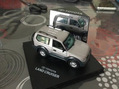 1/43ème TOYOTA LAND CRUISER BLACK / LIGHT GREY - VITESSE référence 082G BOITE - Photo 1/4