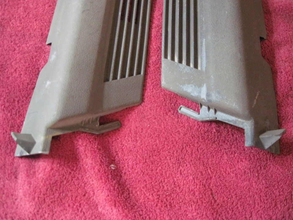 71-73 Buick Riviera Paquete Trasero Bandeja Estante Borde Plástico Descongelación Ventilación Derecha Derecha Foto 2 de 4