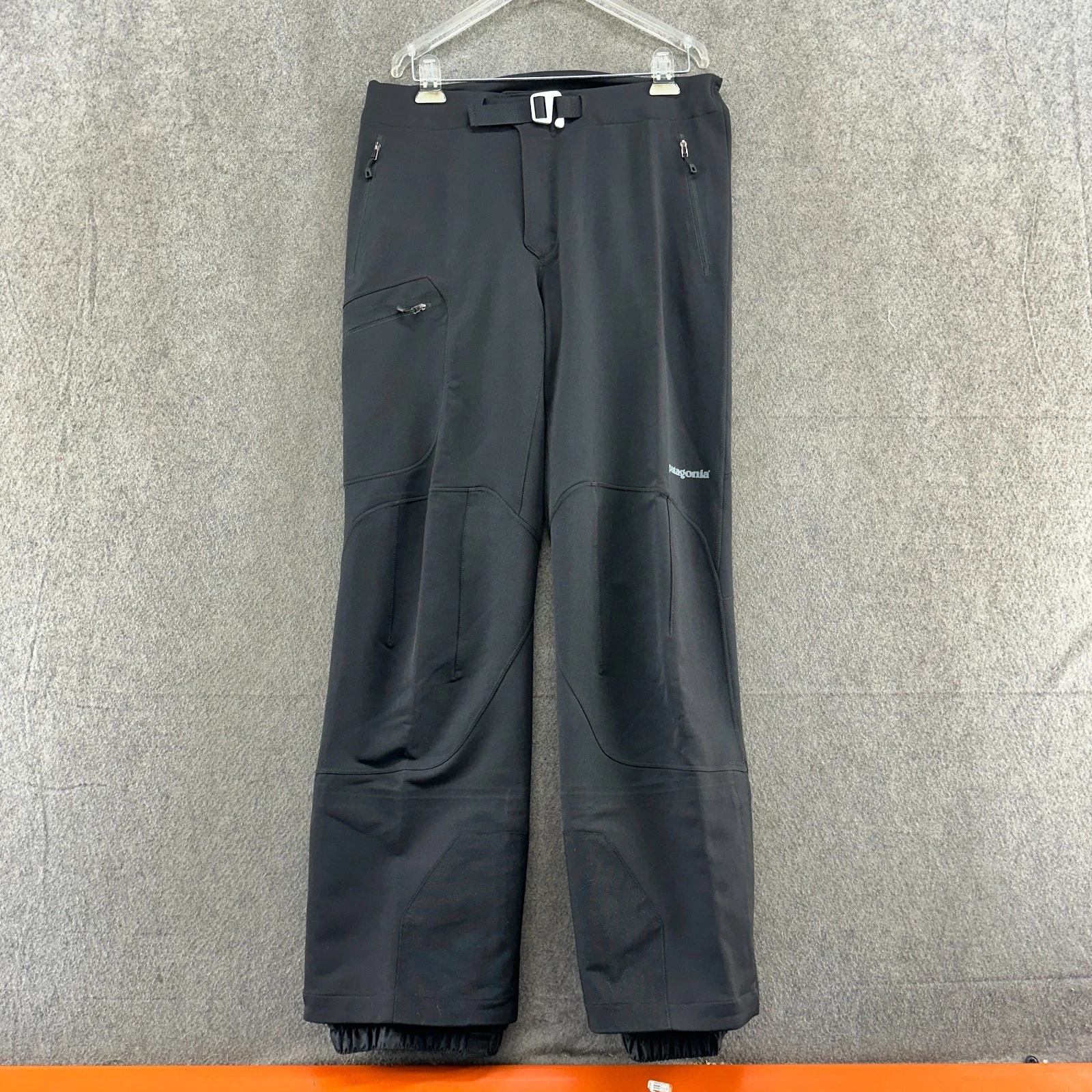 Patagonia Snow Pants Mens 32 Black Logo Lined Softshell Skiing Snowboarding
Opens in a new window or