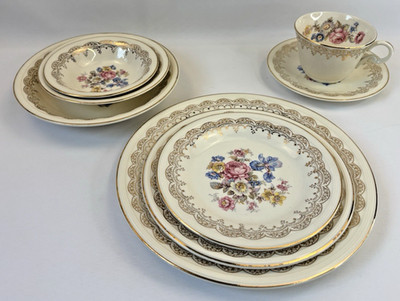 Edwin M. Knowles China Priscilla Warranted 22K Gold Semi Vitreous - 8 pc Place S