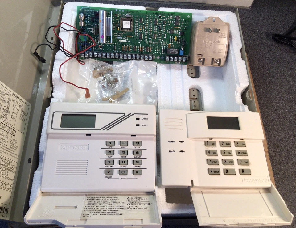 Teclado LCD / Panel de alarma Honeywell / Ademco / Vista 10P 6148 y 6128 Foto 2 de 4