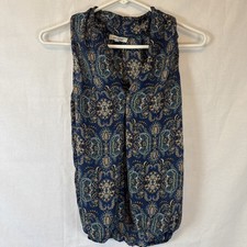 Max Studio blue white paisley print sleeveles...