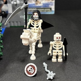 Lego Castle Drawbridge Defense 7079 w/book - near complete minus a few figs