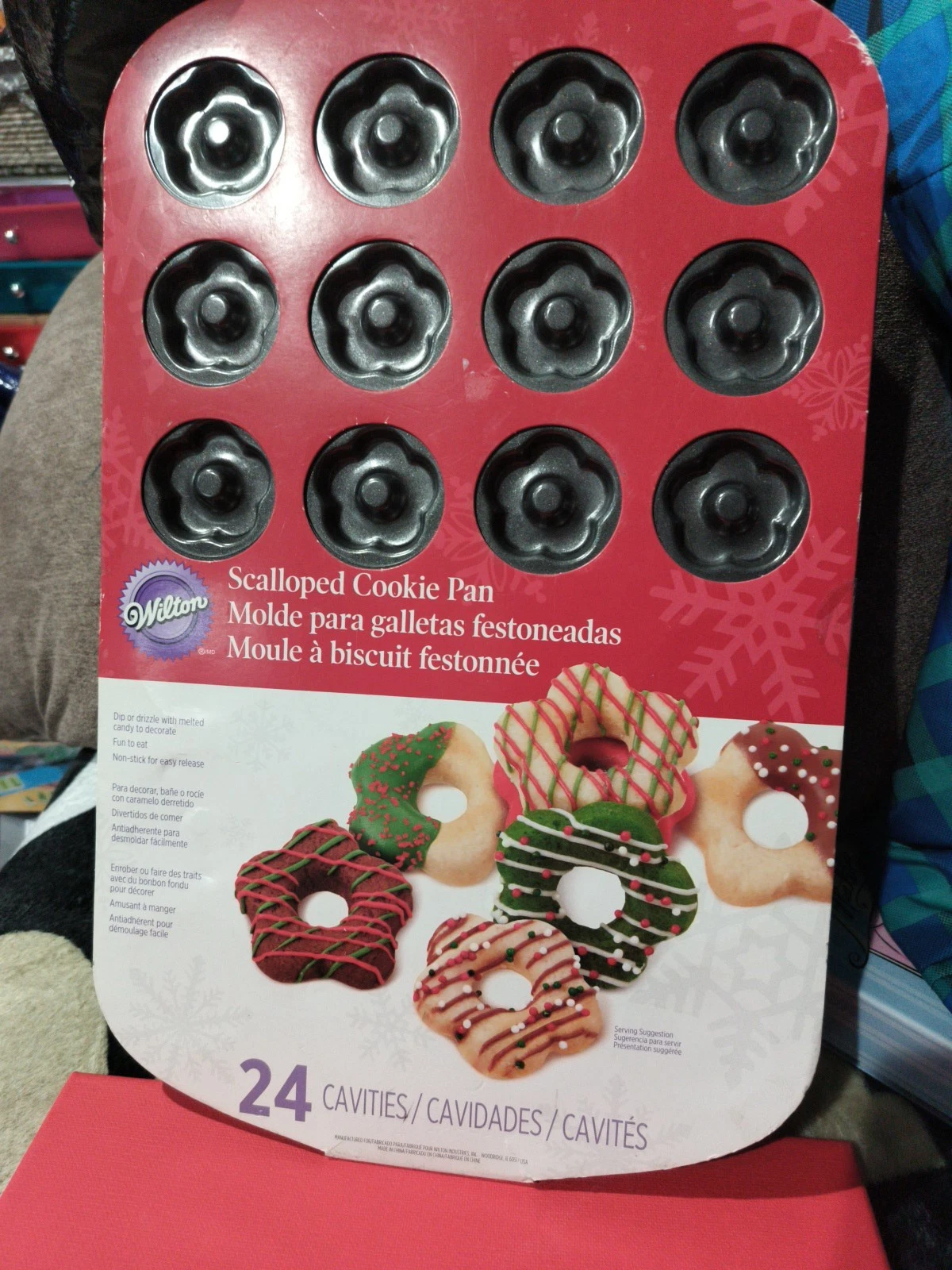 NEW - Wilton 24 Cavity Scalloped Cookie Pan - Makes 1.5" Sized Cookies Nonstick