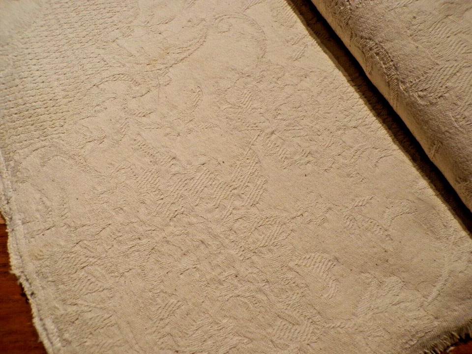 Coupon tissu piqué de coton a motifs écru - Photo 2/4