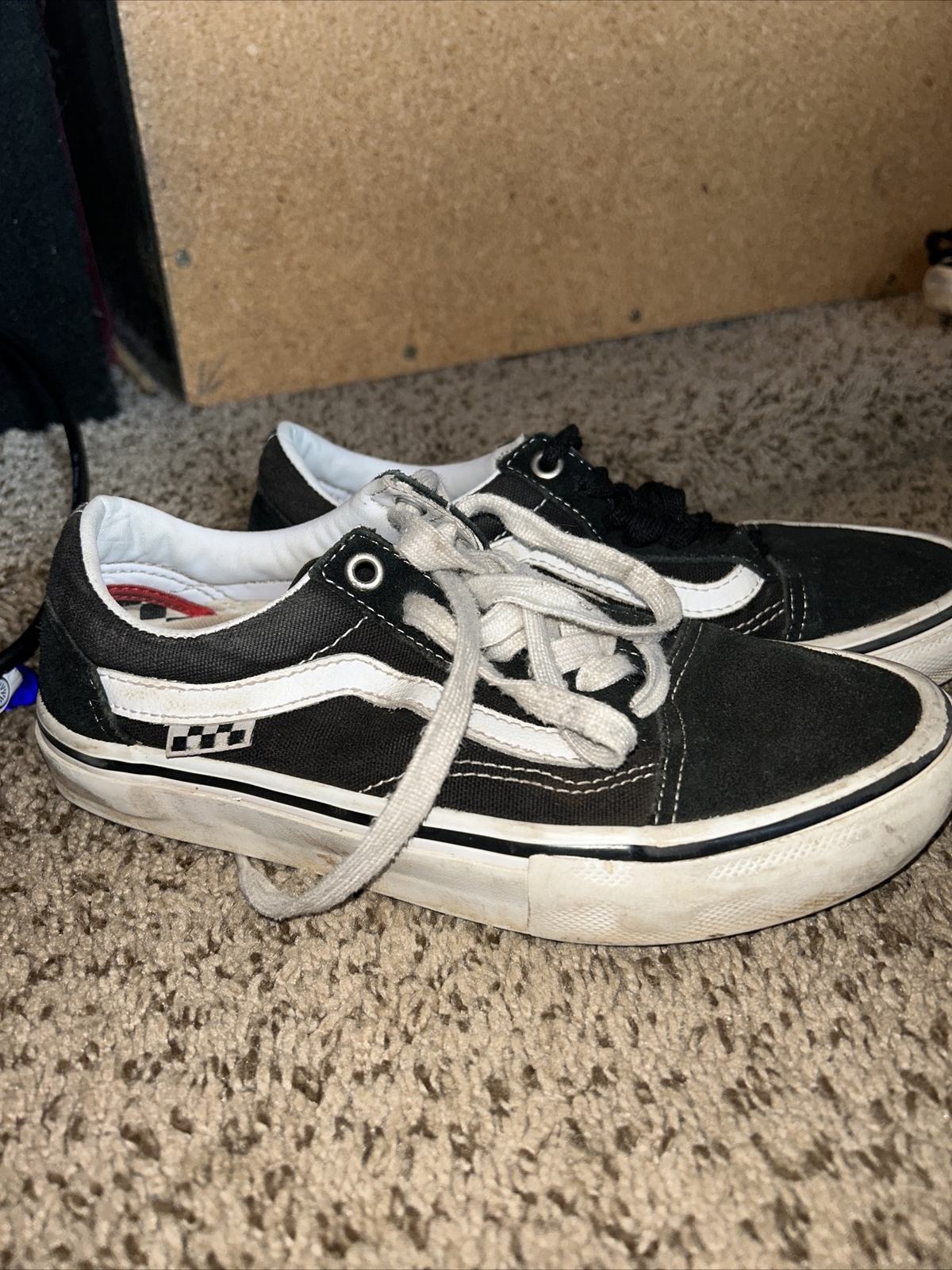 Vans Classic Sneakers for Men and Women - Stylish & Comfortable-image