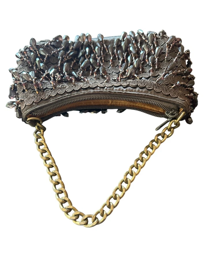 Cartera sin asas Banana Republic para mujer con cuentas marrón satinado con correa de cadena Foto 4 de 4