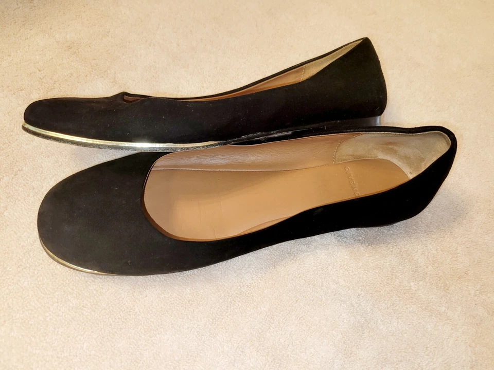 Auténticos zapatos planos de ballet Givenchy talla 38 gamuza negra con ribete dorado Foto 2 de 4