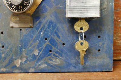 VINTAGE MASTER LOCK STORE DISPLAY BOARD Complete with Locks