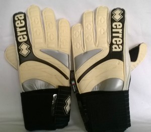 errea gloves