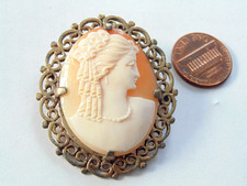 Antiguo broche camafeo concha de melocotón tallado elegante tono dorado 1 7/8 diosa griega