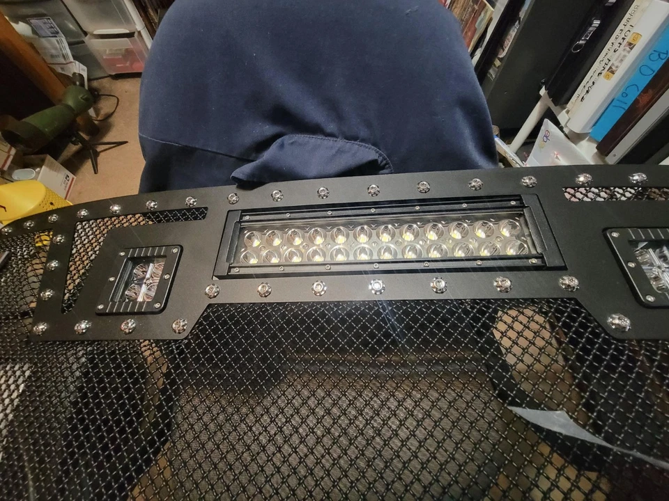 EAG  Mesh Style Truck Grille Black WITH LED LIGHTS 2013-2018 DODGE Ram 1500 Foto 3 de 4