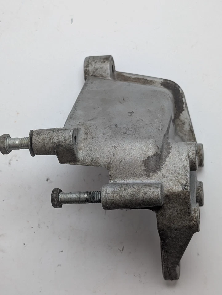 Оригинальный нижний кронштейн гидроусилителя руля 1965–66 Pontiac GTO Grand Prix LeMans 9778848 - Изображение 3 из 4