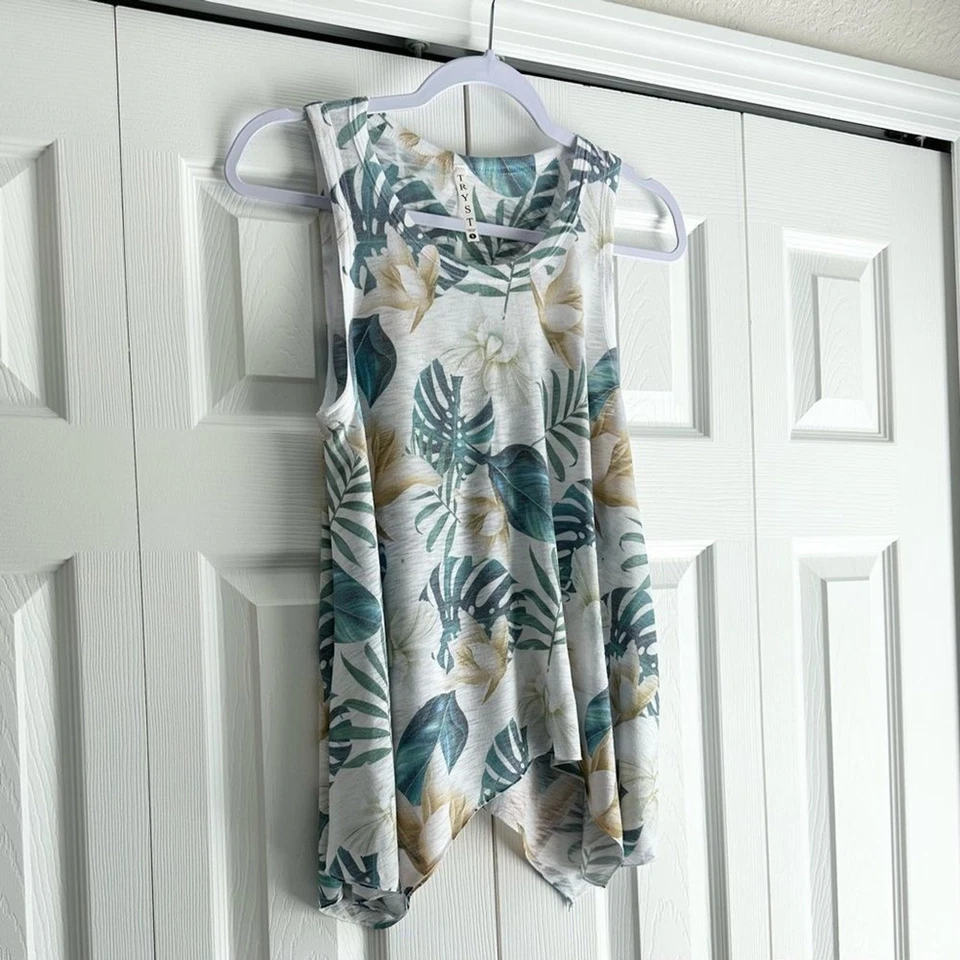 Tryst Tank Women’s Size Small Blue and Tan Tropical Print  - Image 3 of 4