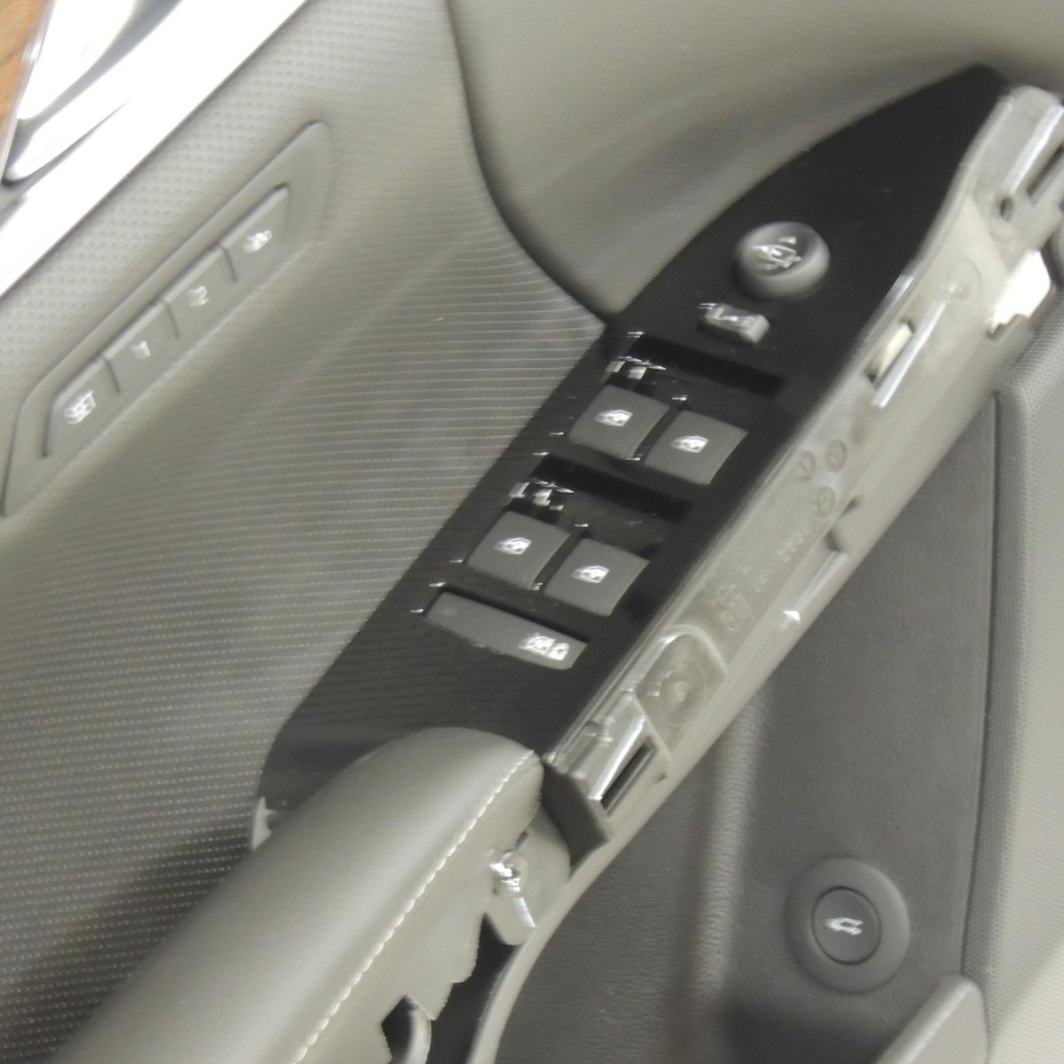 Interior Door Trim Panel Front LH Jet Black/Nutella 15-17 Cadillac