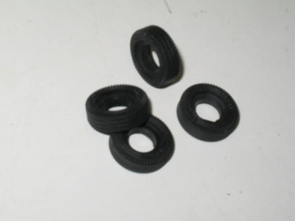 C28 CORGI, 4X Reifen Flachbreite Breit Und Gerillt, Batmobile, R.Royce... 16 / 8 - Bild 3 von 3