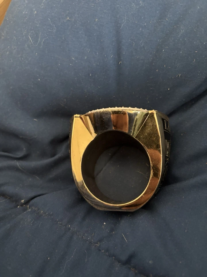 Anillo réplica Lakers 2009 Foto 2 de 4