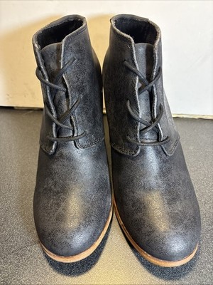 Tom s Lunata Ankle Booties Charcoal Metallic Leather Finish Dark Grey 8.5 VGC