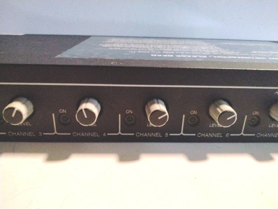 Lectrosonics AM8 Automatic 8 Channel Microphone Mic Mixer S/N 4808 - Image 3 of 4