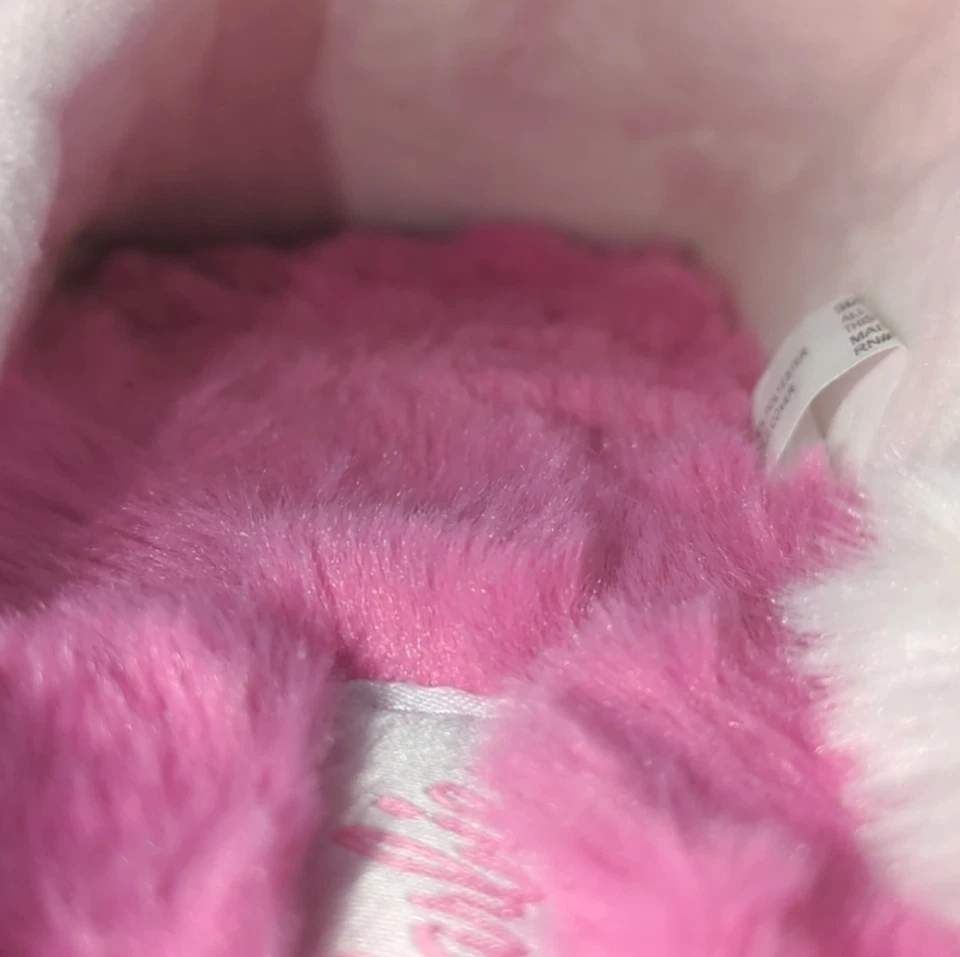 Zapatillas Barbie de Peluche con Corazones, Rosa y Blanco Usadas en Excelente Condición Foto 4 de 4